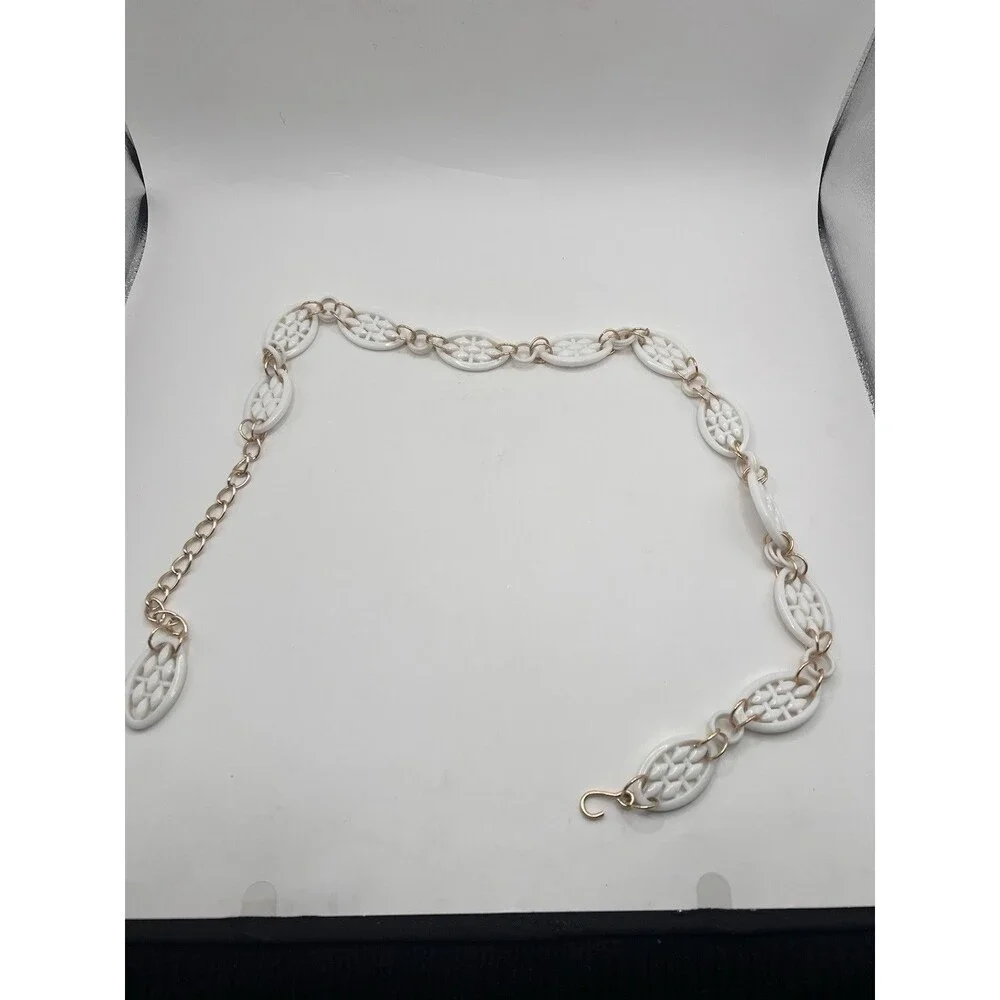 Vintage White Plastic Link Belt Gold Tone Adjustable Mod Retro Boho Women’s